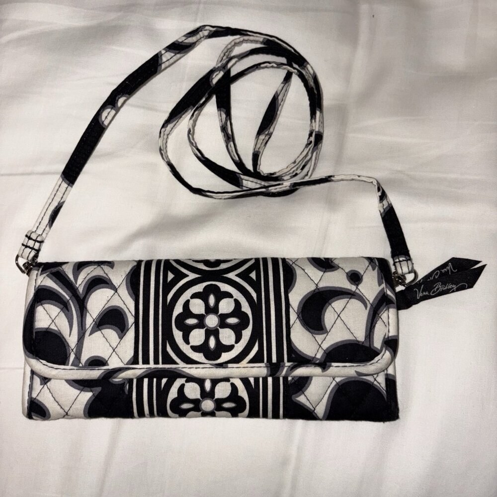 Vera Bradley Women Retired Wallet Clutch Removable Strap Black White Quilted